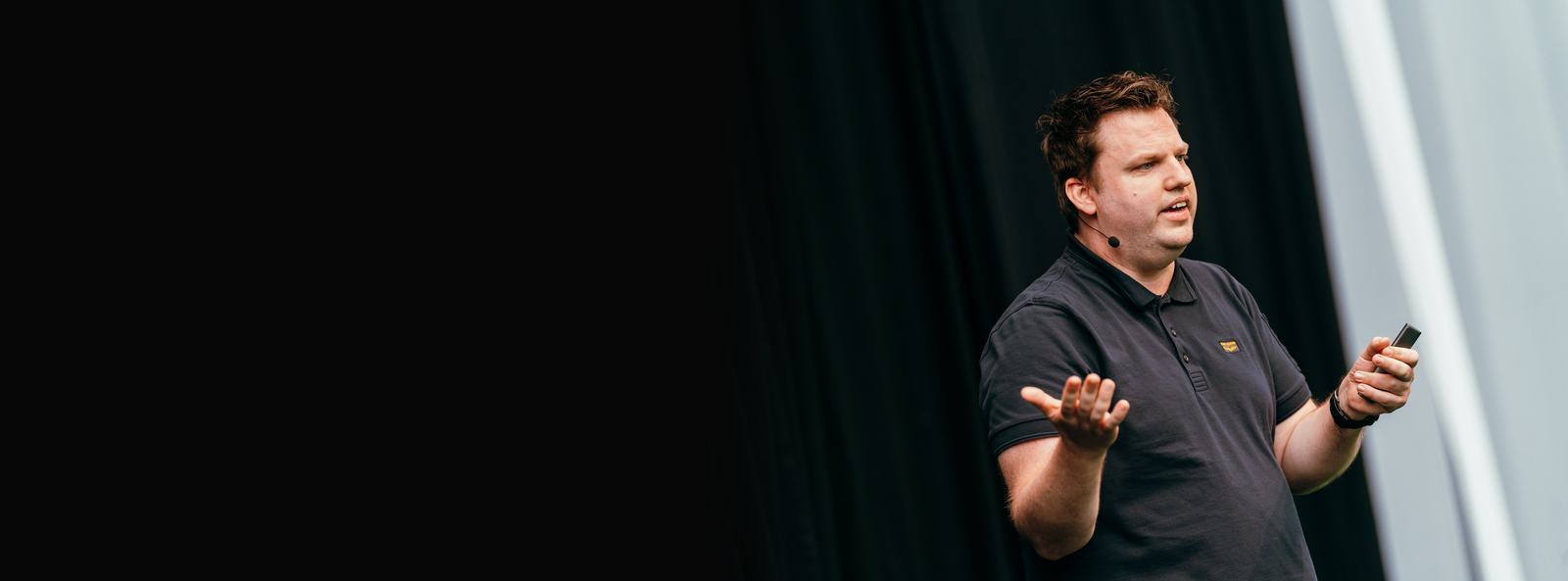Daniel Laskewitz speaking on stage at DevWorld 2024.