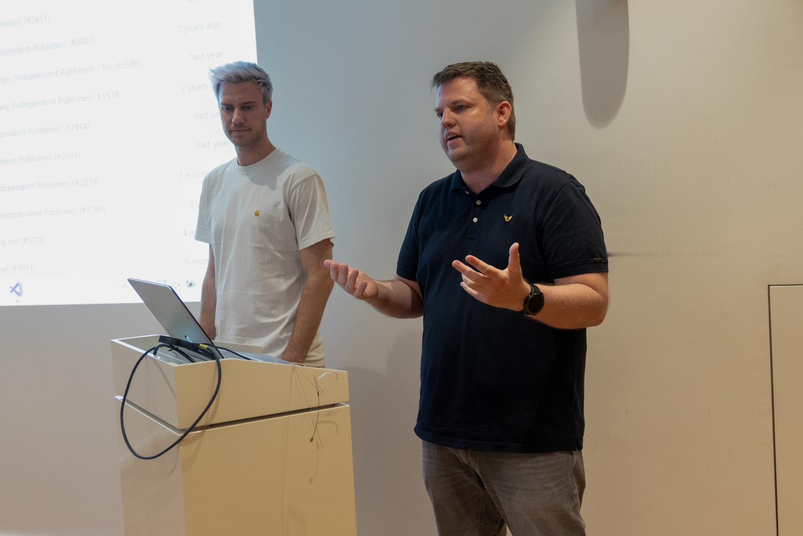 Daniel Laskewitz presenting alongside a co-speaker at the European Collaboration Summit 2024.